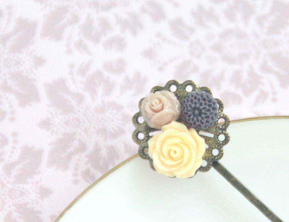 Decorative antique bobby pin resin flowers