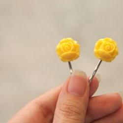 Yellow hair pin (2) Par Un beau jour ensolielle